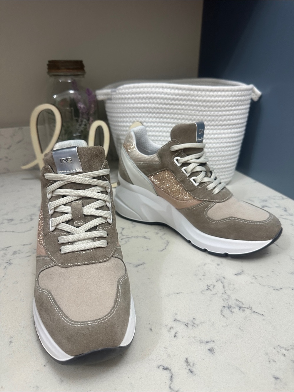 Nero Giardini Women’s Wedge Glitter Lace-Up Sneakers 8 - Picture 2 of 7